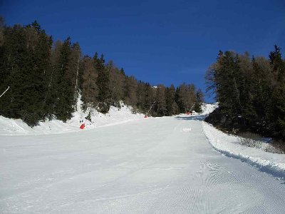 Auf dem unteren Teil der Talabfahrt les Masques