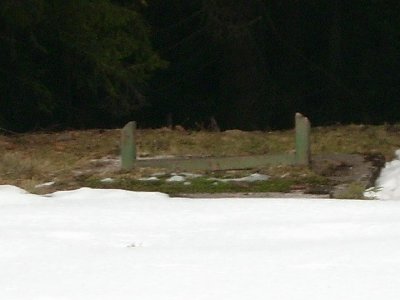 Überbleibsel neben dem Gebäude