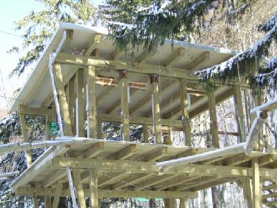 Und hier noch ein paar Bilder des neuen Seilparks: Zum Ersten: Das Startgebäude. Von hier aus starten die verschiedenen Parcours.