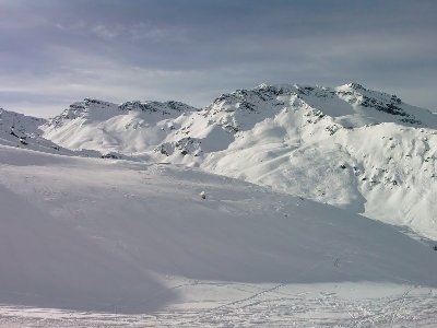 Zurück ins Skigebiet: links Mont de la Chambre, rechts Roc des 3 Marches
