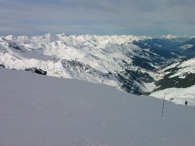 Das Meribel-Tal vorne Meribel Mottaret, hinten Meribel (Alpina) und ganz hinten Albertville