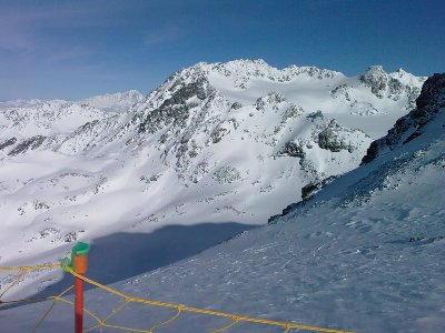 Der Chaviere-Gletscher vom höchsten Punkt der 3 Vallees aus fotografiert. Dahinter der Mont Blanc