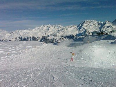 Der Grat zwischen Saulire und Vizelle. Hier enden eine 8EUB, eine 6KSB und eine 4KSB (im Bild rechts) sowie eine 8EUB, eine 6EUB und eine 150PB (im Rücken). Und es ist 13:08 mittags, mehr brauch ich nicht sagen