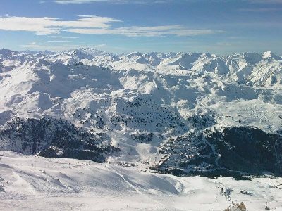 Und weiter geht’s auf die Saulire. Hier der Blick zurück auf Meribel Mottaret und die Nordhänge des Meribel-Tals