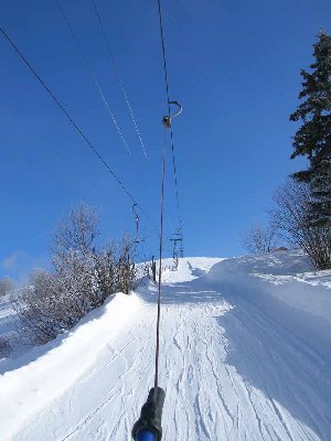 Skilift Eggberge kurz nach der Talstation. Wie man sehen kann, keine Leute unterwegs.