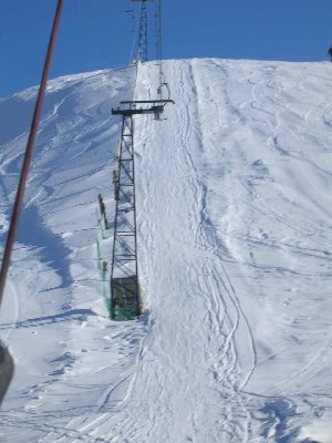 Einseitige Niederhalterstütze vor dem kurzen Steilhang