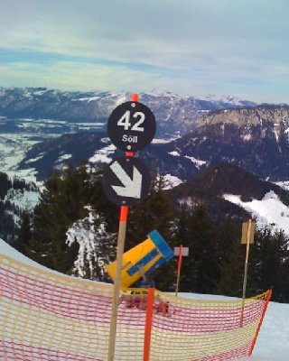 Piste 42 (schwarz) mit Schneekanone