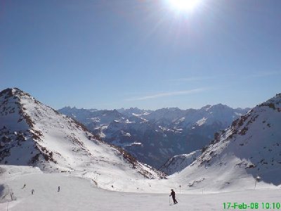 Ausblick von der Wedelexpress-Bergstation Richtung Mayrhofen