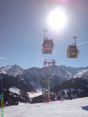 Vorab: die Isskogelbahn - dieses Foto habe ich als MMS an Arbeitskollegen gesandt und sie damit während der Arbeit geärgert... ;-)