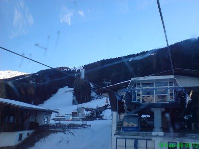 Die Mittelstation an der Wiesenalm - die Abfahrt hierher ist gesperrt. Ich bin sie gefahren - leider... Da hat es teilweise schon sehr große braune Stellen und zig Steine drin...