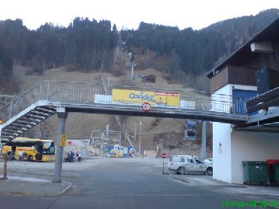 Angekommen an der Talstation in Zell, neben welcher sich nun auch der neue Arena-Coaster befindet