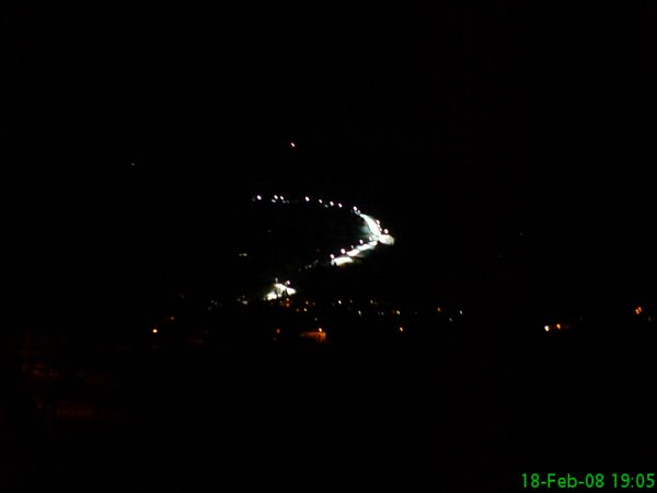 Abends dann der tolle Ausblick auf die beleuchtete Stephan Eberharter Goldpiste. Irgendwann fahre ich die auch mal bei Nacht...