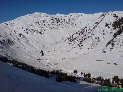 Der &amp;quot;hintere&amp;quot; Teil vom Penken - hier treffen sich die Talstationen von 5 Bahnen/Liften - u.a. die 150er Tux