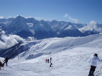 Blick von der roten Abfahrt von Salaniva nach Jonvrai in Richtung Jonvrai.