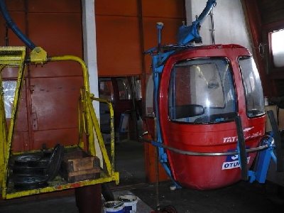 Gondel und Lastwagen