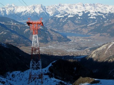 diese rot weiß roten PB Stützen find ich sehr schön ; schon was anderes als diese runden Rohrmasten...
