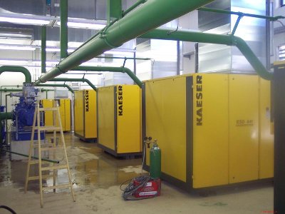 Die Kompressoren in der Pumpstation für die Druckluft der Schneemaschinen.