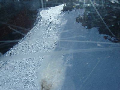 Blick aus der Schatzbergbahn auf die (komplett fahrbare) Talabfahrt.