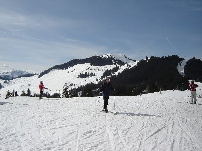Standpunkt: Markbachjoch<br />Rechts sieht man die Abfahrt vom Lanerköpfl, in der Mitte ein schöner Tiefschneehang, nur hab ich ka wie man dahin kommt :)
