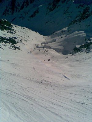 Mont Gelé. Da gehts runter. Unten im Couloir weiter richtung Piste Gentianes. Am 18.02.08