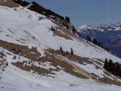 Die Ronda. In der mitte fuhr man durch. Es hatte noch einen mini Weg, daneben war nur reck oder Stein.