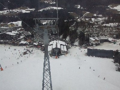 Blick aus der Gondelbahn 1. Sektion auf die Talstation