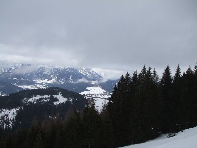 Ich finde man sieht super den Schnitt, wo der Hochnebel einsetzt!