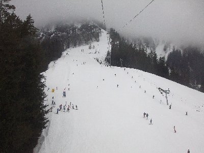 Blick aus der Gondelbahn auf die Piste am Zillstatt