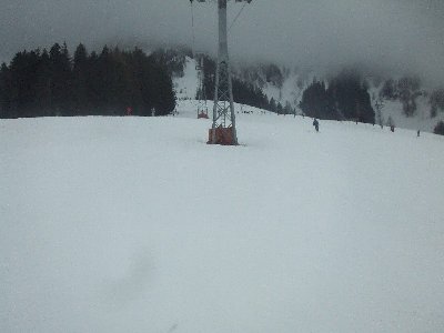 Piste Am Zillstatt sowie Lift Zillstatt und Pfeiler der Gondel zum Lärchfilzkogel