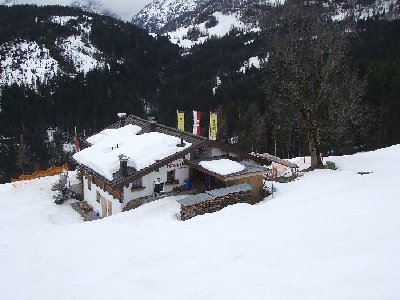 An dieser Hütte hält die 1. Sektion immer (so ist das Bahnsystem)