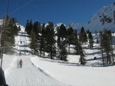 landschaftlich sehr reizvolle Schleppliftstrecke --  und eine unverbuckelte Abfahrtstrecke