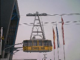 Und hier das Design von der anderen Gondel von Crap Sogn Gion nach Crap Masegn: School Bus