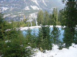 Ein etwas anderes Foto der Streckenführung über den Speicherteich. Vor der linken Stütze war die Mittelstation in Überlegung.