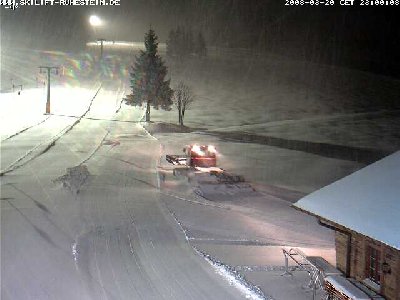 Endlich ist es soweit, Piste wird Präperiert echt gaiL, morgen dann Liftbetrieb. Weitere Bilder folgen.