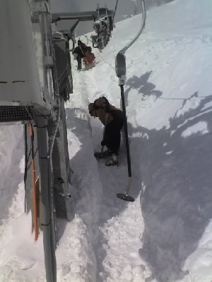 Die Crew beim Liftspur ausfräsen