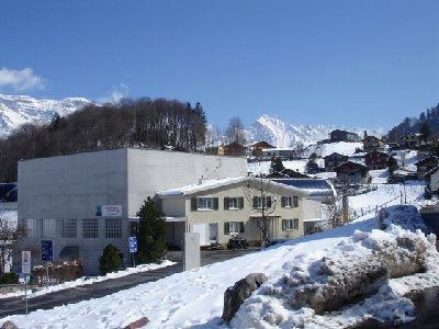 Die Mittelstation der 8er Gondelbahn von Unterterzen nach Flumserberg. Hier endet die Terza Abfahrt mit der aufregenden Fahrt mit der Gondelbahn, die jetzt in der 3. Saison läuft.