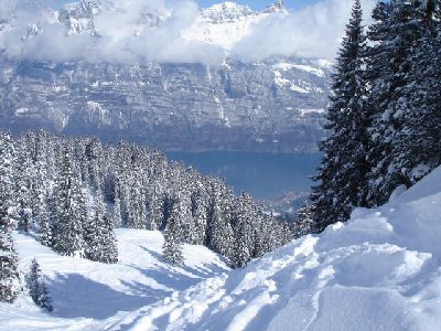 Der obere Teil der Terza Abfahrt. Hier beginnt die unpräparierte Abfahrt für die man schon mindestens eine halbe Stunde einplanen sollte. Das Foto lässt erahnen wie tief der Schnee hier am Osterwochenende war!