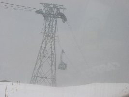 1: Die 125PB von Laax Murschetg fährt gleich über den letzten Pfeiler nach Crap Sogn Gion