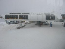 20: Die Bergstation der 4KSB Curnius und im Hintergrund erkennt man auch die Bergstation des Pipelifts