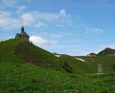Oberer Trasse mit Kapelle &amp; Bergstation...