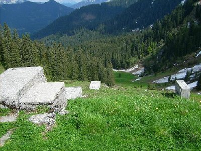 Fundamentreste des Wallberg-Schlepplifts