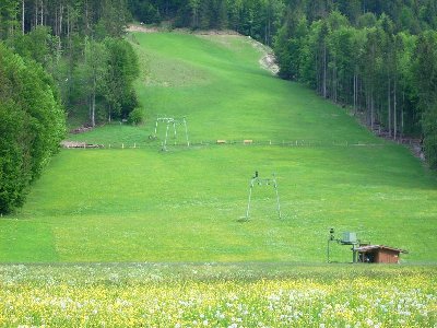 Lebt noch: Lift links der Talstation der Wallbergbahn