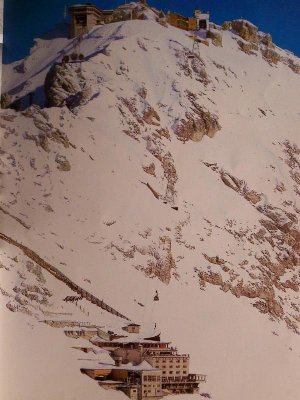 Zugspitze mit alter Gipfelseilbahn.jpg