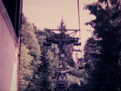 alte Schliersberg Seilbahn von Talstation aus.jpg
