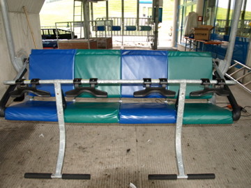 Andere Perspektive.<br />Auch Qualitativ ist das Leitner System wesentlich Stabiler und besser zu befestigen als das von DM.