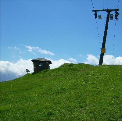 Ausstieg. Links kommt der Gschwandlift hoch