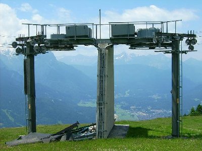 Links Bergstation Gschwandlift; Rechts Rosswank