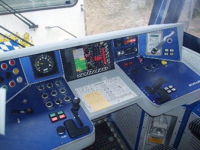 Führerstand der neuen Triebwägen