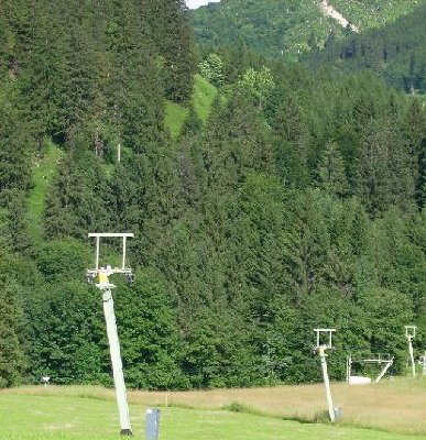 Trasse (oben Bergstation des 3. Lifts)