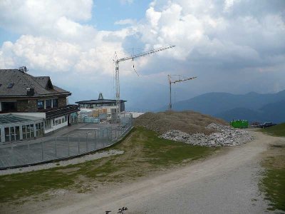 am Kron-Restaurant wird fleissig gebaut